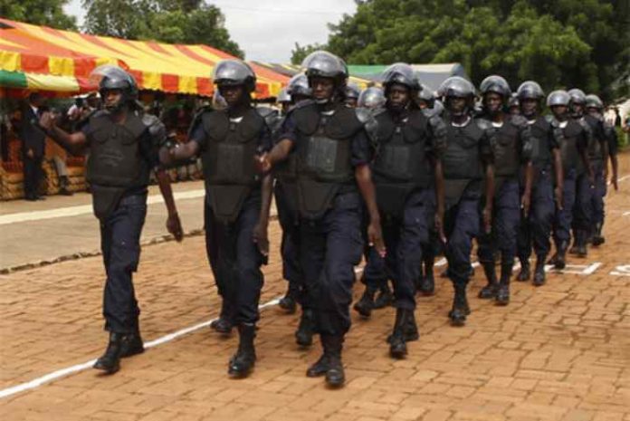 Photo des policiers maliens en défilé