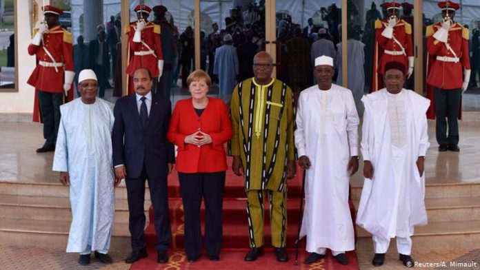 Photo de famille du G5 Sahel avec Angela Merkel