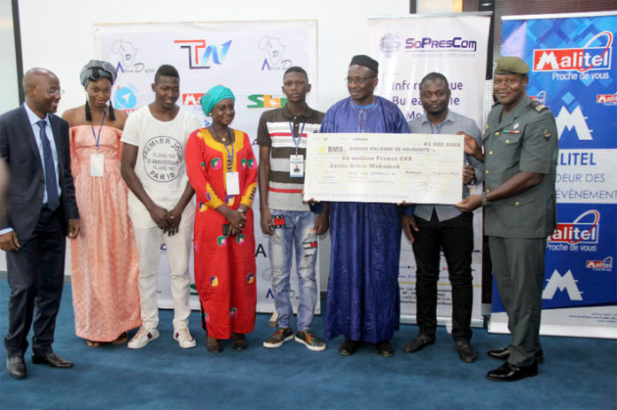 Les gagnants du concours axé sur l’intégration des technologies de l’information et de la communication dans nos sociétés, ont reçu leurs trophées, samedi dernier au Centre international des Conférences de Bamako (CICB).