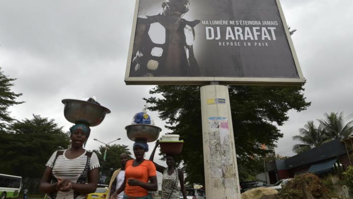 L'heure est aux derniers préparatifs en Côte d'Ivoire à la veille des funérailles de DJ Arafat à Abidjan.