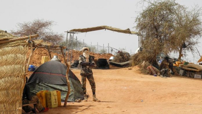 L'armée malienne Famas , a la base militaire d'Anderamboukane , dans la région de Menaka au Mali, le 22 mars 2019.