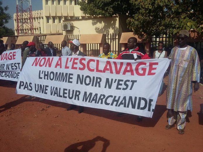 Manifestation pour la défense des droits humains