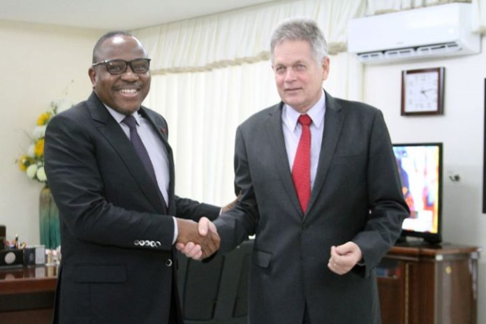 Le Président de Commission Electorale Indépendante (CEI), Ibrahime Couliblay-Kuibiert, a eu une séance de travail, le lundi 25 Novembre 2019, au siège de l’Institution à Abidjan II-Plateaux, avec Son Excellence M. Michael Grau, Ambassadeur de l’Allemagne en Côte d’Ivoire.