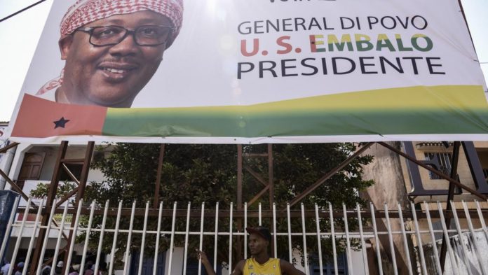 Affiche de campagne du candidat Umaro Sissoco Embalo, élu à la présidentielle en Guinée-Bissau.