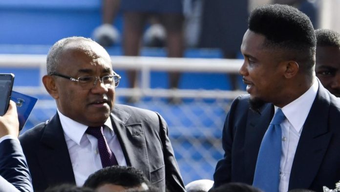 Le président de la CAF Ahmad et son conseiller l'ex-superstar Samuel Eto'o