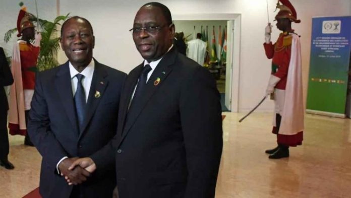 Le président ivoirien et de l'UEMOA Alassane Ouattara accueille son homologue Macky Sall, le 12 juillet 2019, à Abidjan