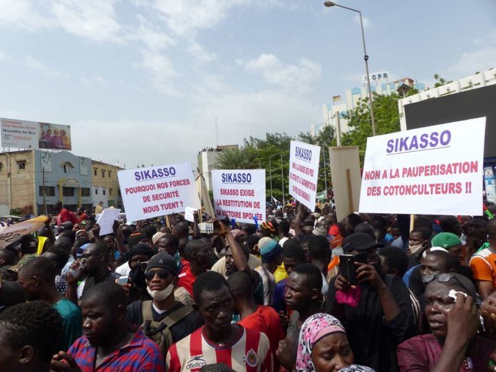 Les Manifestants