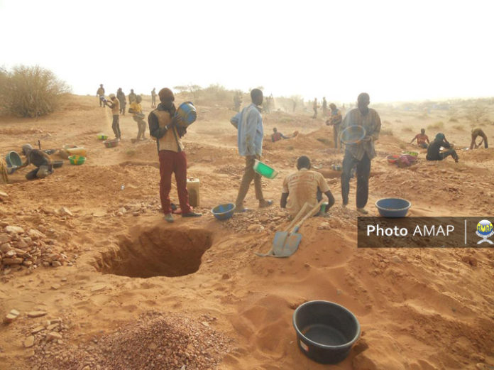 Un site d'orpaillage au Mali