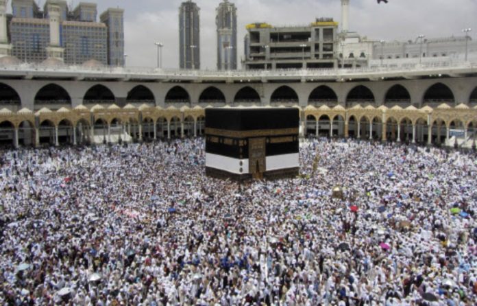 Des musulmans du monde entier ont commencé à converger vers La Mecque