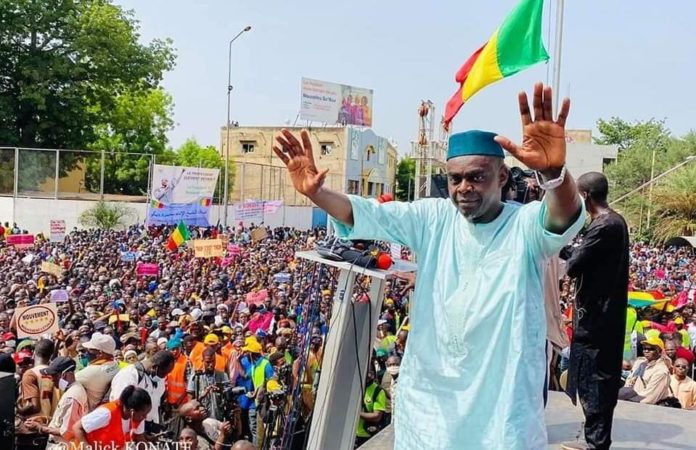 Issa kaou N'Djim lors de la manifestation du 19 juin 2020