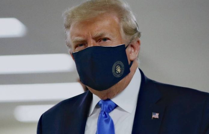 Le président Donald Trump portant un masque le 11 juillet 2020 à Bethesda aux Etats-Unis.