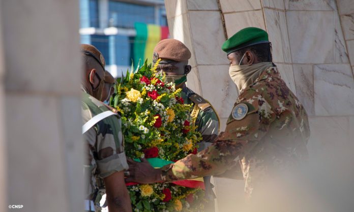 Le colonel Assimi Goïta a déposé, hier, une gerbe de fleurs au monument de l’Indépendance