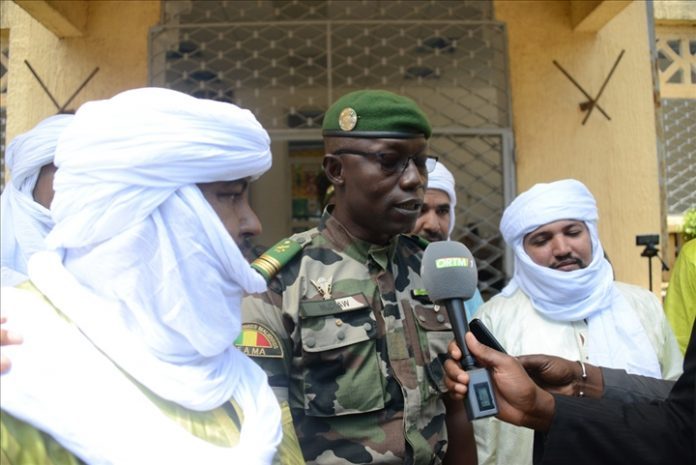 Colonel Malick Diaw et quelques membres de la CMA