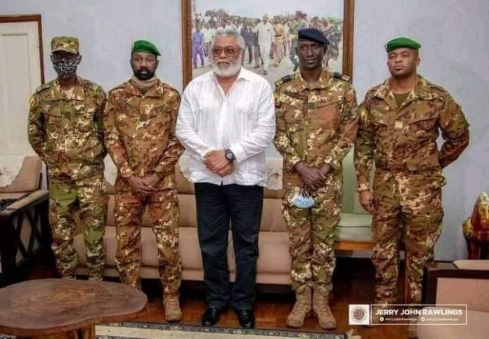 L’ancien Président ghanéen, Jerry John Rawlings et les membres du CNSP