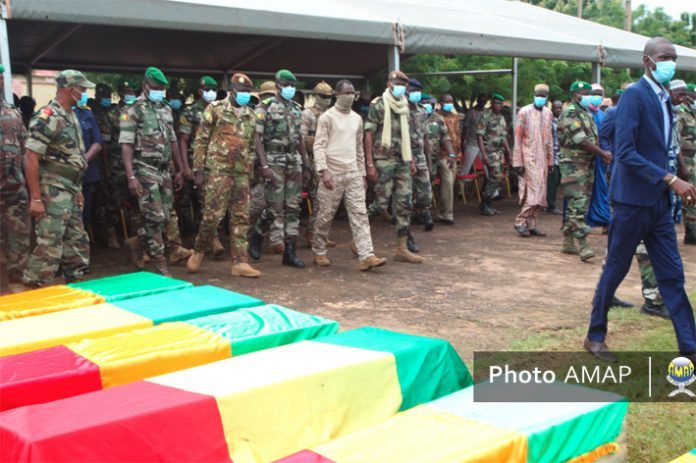 La cérémonie était présidée par le président du CNSP, le colonel Assimi Goïta (kaki)