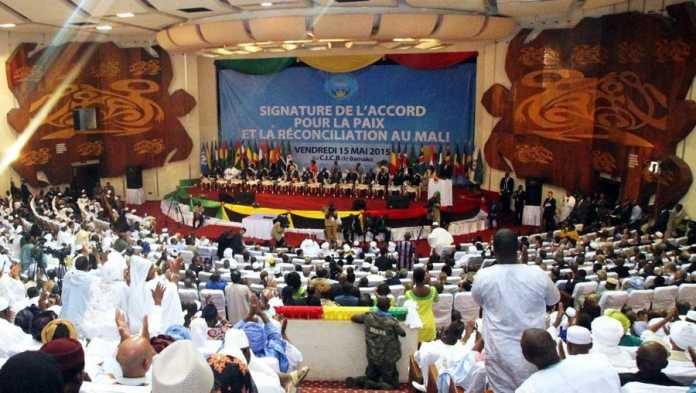 Le Mali organisait samedi, en présence d'une vingtaine de chefs d'Etat africains la signature officielle de l'accord de paix d'Alger. Bamako, le 15 mai 2015