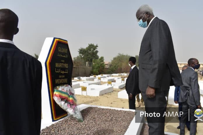N’Djamena : le président Bah N’Daw rend hommage aux soldats tchadiens tombés pour le Mali