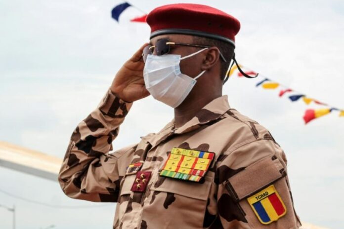 Le chef de la junte militaire au Tchad, le général Mahamat Idriss Deby Itno, lors d'une parade militaire à N'Djamena, le 11 août 2021 afp.com - Djimet WICHE