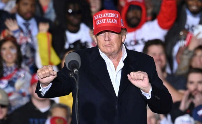 © Robyn Beck L'ancien président Donald Trump lors d'un meeting de campagne à Florence, en Arizona, le 15 janvier 2022