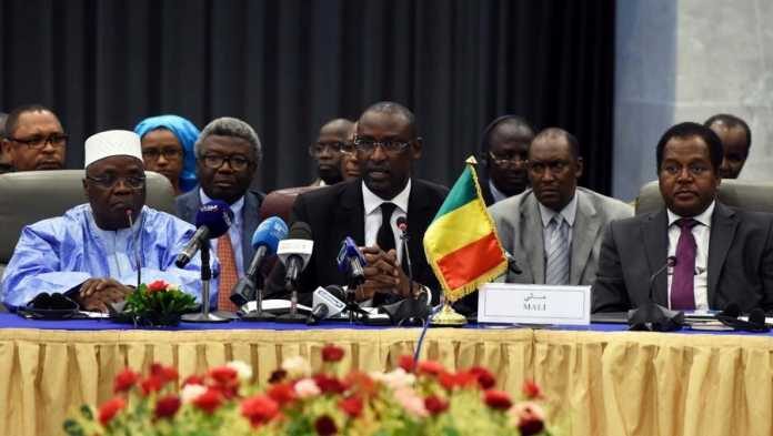 Abdoulaye Diop, le ministre malien des Affaires étrangères, à Alger pour la négociation de l’accord de paix, le 16 juillet 2015.